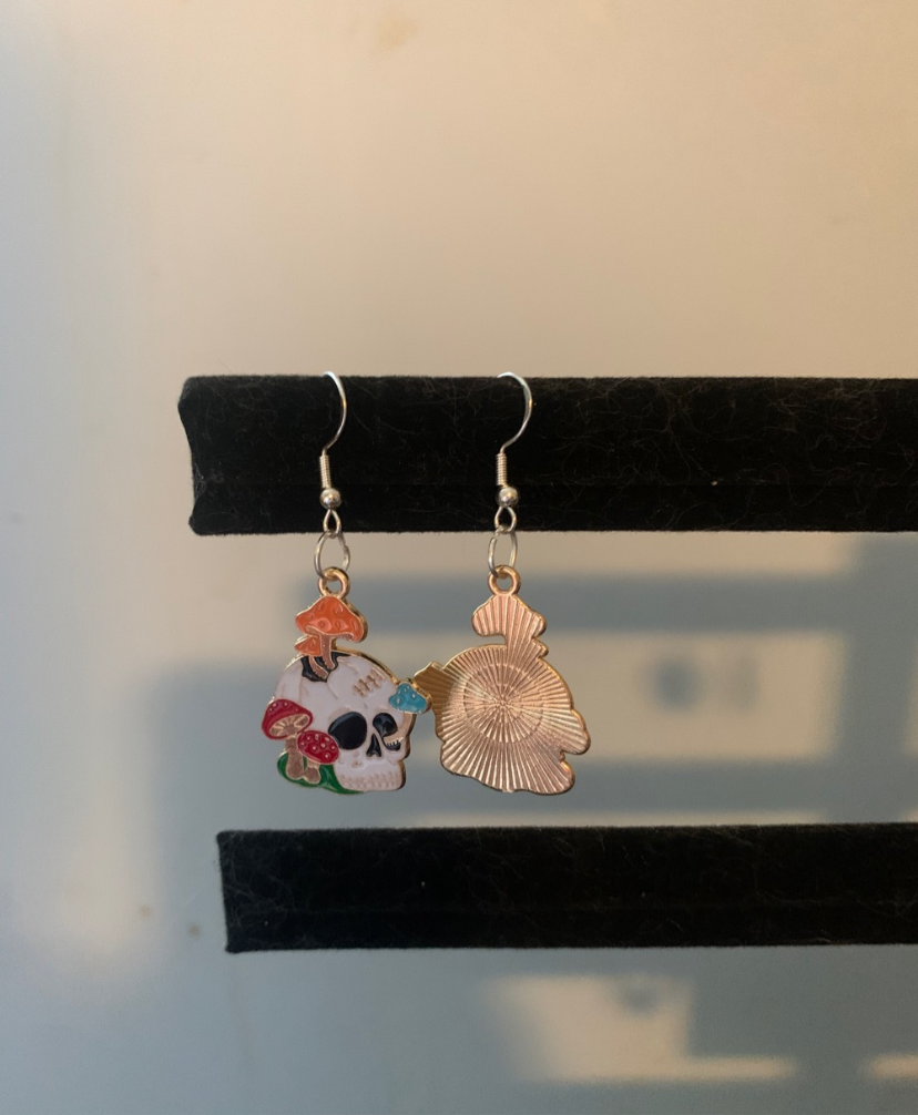 Skull & Mushrooms Earring