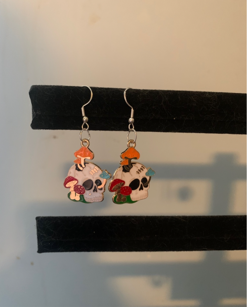 Skull & Mushrooms Earring