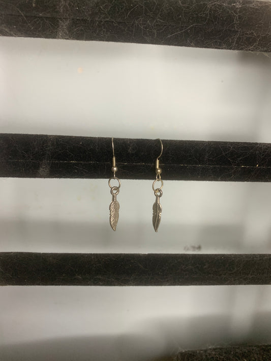 Small feather Earring