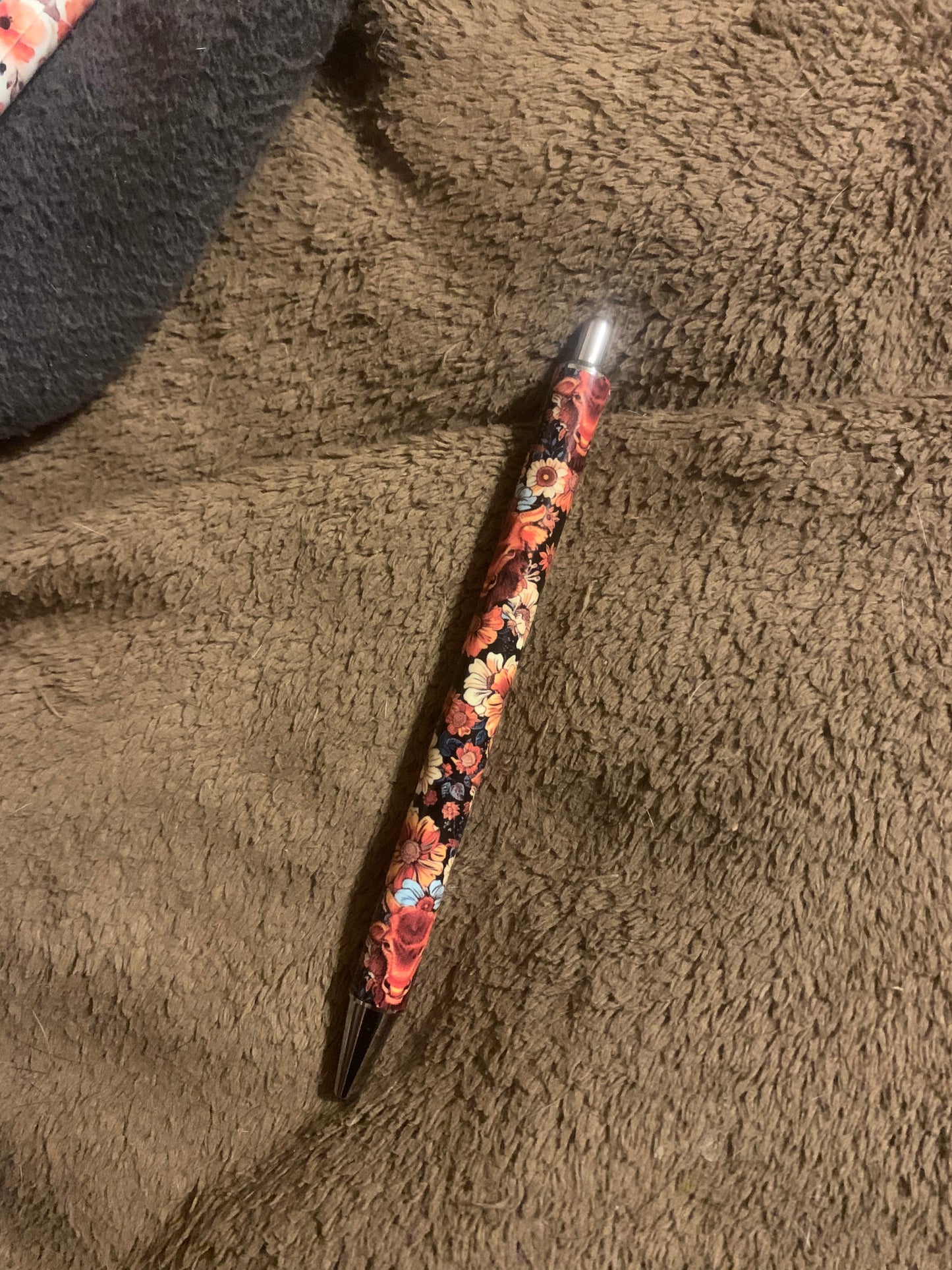 Cow & Flowers Pen