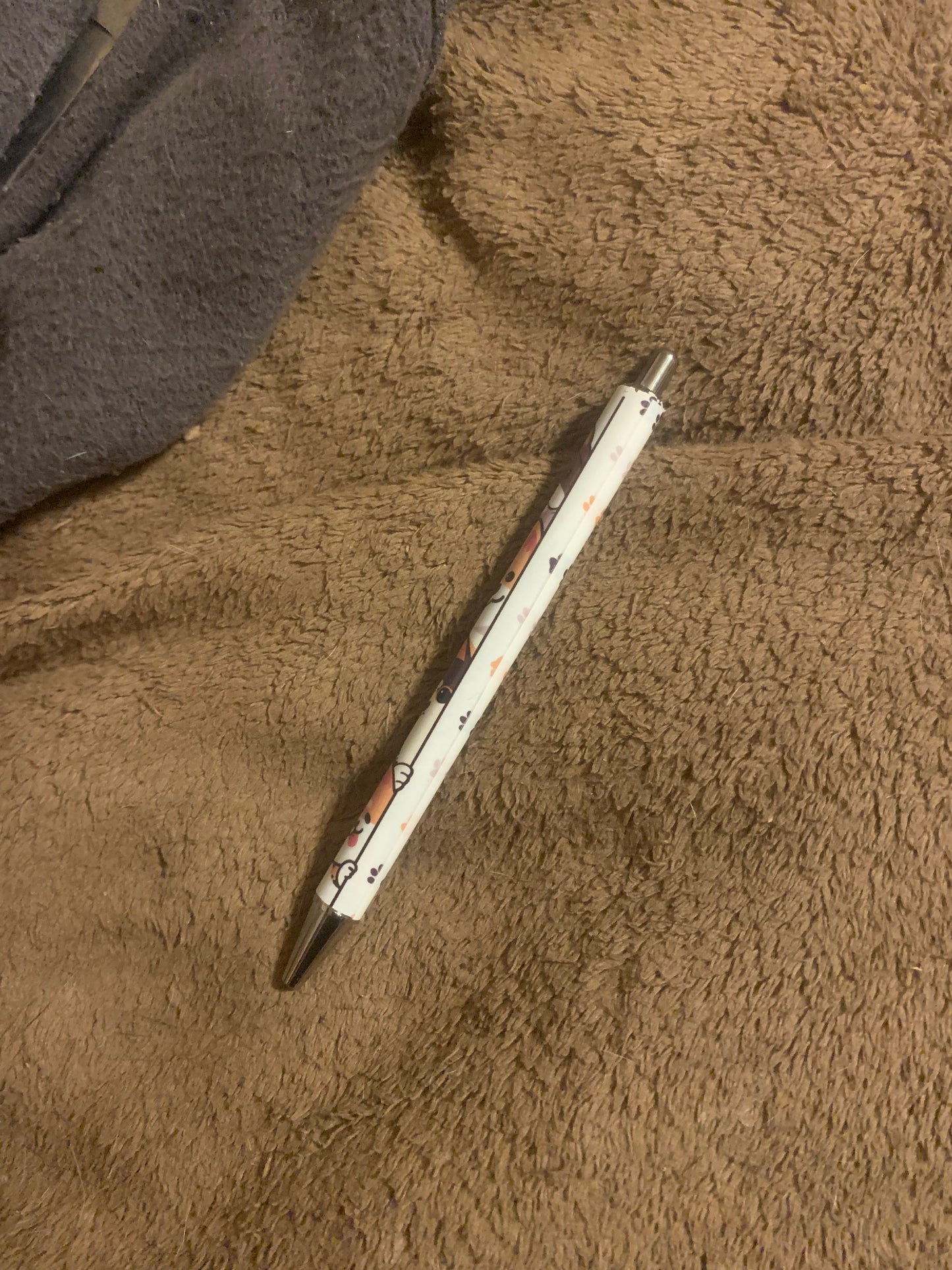 Dogs & paws Pen